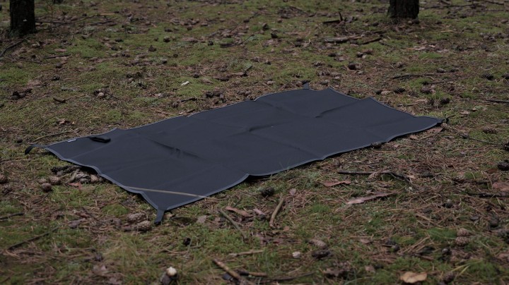Uniwersalna Płachta Outdoorowa Piran Pocket Black 115×70 cm